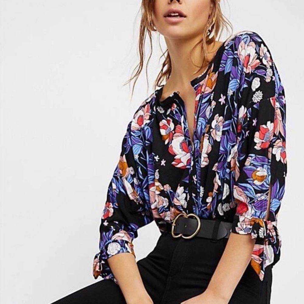 Free People Keepin’ On Floral Jersey Slouchy Top XS‎ Twisted Front Tie Sleeves